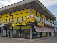 20150901 165704  Insegne luminose e ricopertura vetrine in vinile giallo